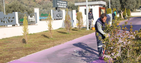 Efeler’in ekiplerinden parklarda kapsamlı temizlik