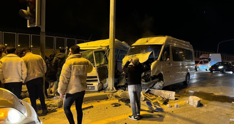 Ankara’da İki Servis Aracı Çarpıştı: 21 Yaralı