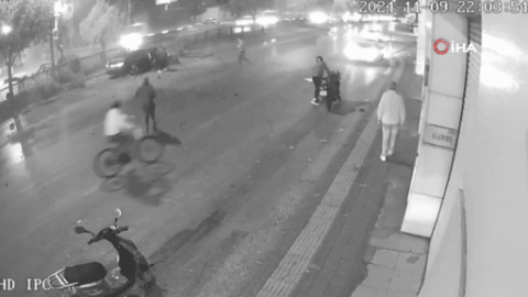 Trafik Kazası ve Ardından Yapılan Hırsızlık Anbean Görüntülendi