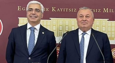 Demokrat Parti Kongresinde Gerginlik: Cemal Enginyurt ve Salih Uzun Partisinden İstifa Ediyor