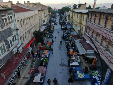 İzmir’deki Bu Pazar Tarihi 1800’lü Yıllara Dayanan Türkiye’nin En Büyük Pazarı