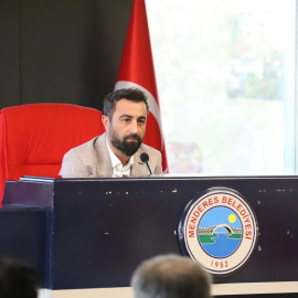 Menderes Belediye Başkan Yardımcısı Sönmez’e Yumruklu Saldırı