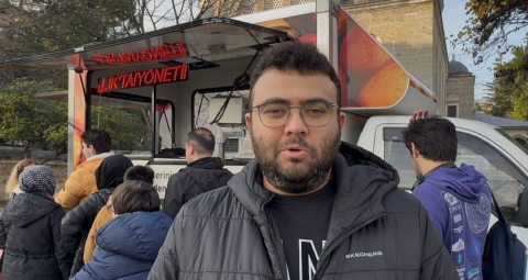 Aldığı Hisseler Çakılınca, Patron Gitsin Diye Lokma Dağıttı