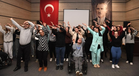Liseli Öğrenciler Ve Engelli Bireyler Osmangazi’de Ortak Gösteri Yaptı