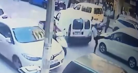 Kadın Sürücünün Aracına Saldırı Kamerada