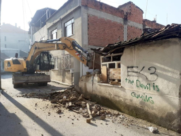 Osmangazi’de Tehlike Arz Eden Metruk Binalar Yıkılıyor