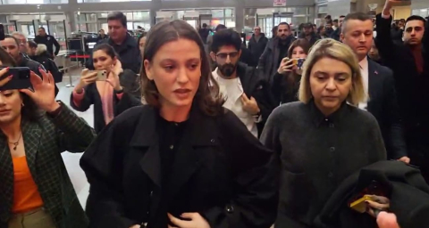 Menajer Ayşe Barım Soruşturmasında Serenay Sarıkaya Tanık Sıfatıyla Adliyede