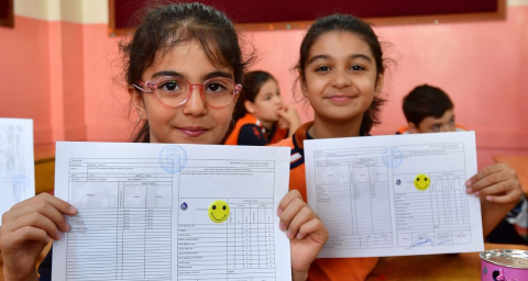 Yaklaşık 20 Milyon Öğrenci Karnelerini Alarak Yarıyıl Tatiline Girdi