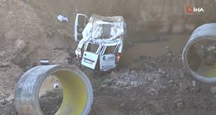 Tuzla'da Servis Minibüsü Dere Yatağına Uçtu: 2 Ölü, 13 Yaralı