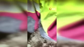 Enkaz Altında Kalan Şahıs Böyle Kurtarıldı: "Eli Tuttum Eli Allah’ın İzniyle Seni Çıkartacağım Seni"