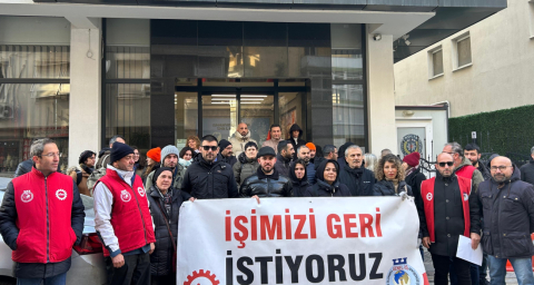 Özgür Özel Sözünü Tutmayınca İşçiler Parti Binası Önünde Toplandı