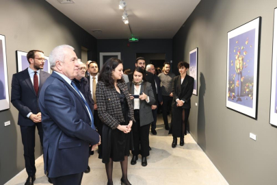 'Yerle Gök Arasında' Sergisi