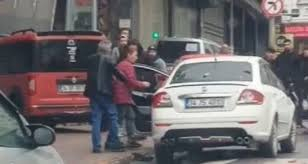 Esenyurt’ta Kocasına Sinirlenen Kadın, Arabayı Çekiçle Pert Etti