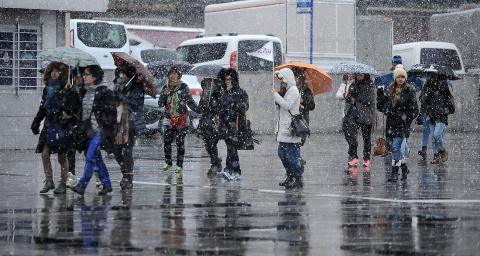 AKOM Turuncu Kodlu Alarma Geçti: İstanbul İçin Şiddetli Kar ve Fırtına Uyarısı