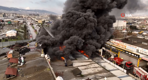 Yağ Deposu Alevlere Teslim Oldu