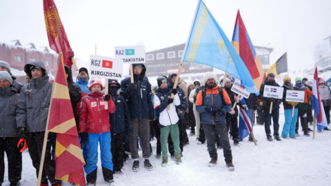 Genç Kayakçılar Zirve'de Yarışıyor