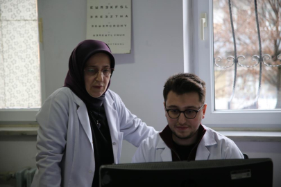 Evde Ana-Oğul, İş'te Mesai Arkadaşları