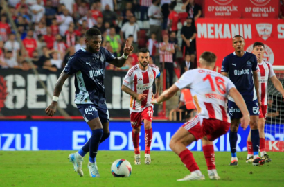 Fenerbahçe, Antalyaspor'u ağırlıyor