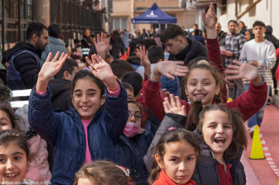 “Güzel İzmir” Neşeli Çocuklar