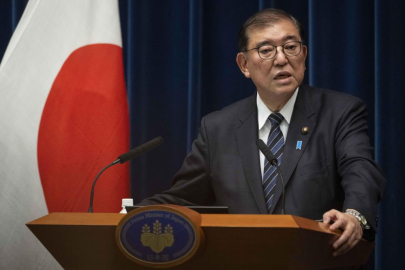 Japonya Başbakanı'ndan 'hediye' özrü