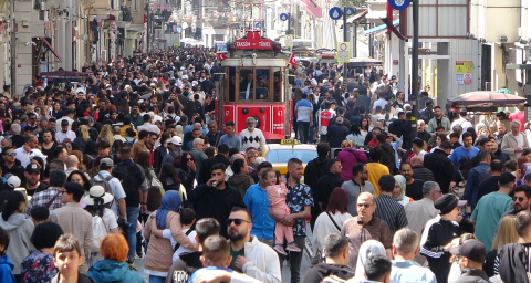 Taksim ve İstiklal Caddesi’nde Bayram Yoğunluğu