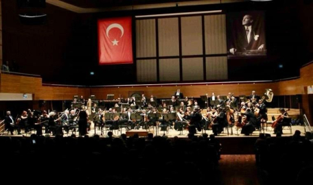 Eski Rektör, konserle anılacak
