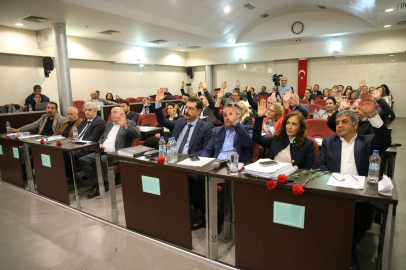 Karşıyaka Belediyesi'nin bir yıllık çalışmalarına meclisten onay