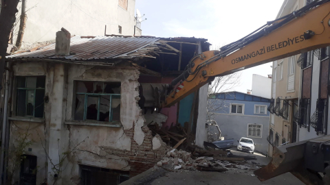 Suç yuvası binalar yıkılıyor