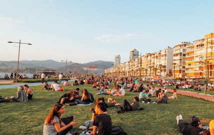 İzmir'e bahar geldi: Termometreler 27 dereceyi görecek