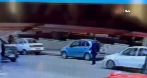 Yaşlı Adama Otomobilin Çarpma Anı Güvenlik Kamerasına Yansıdı