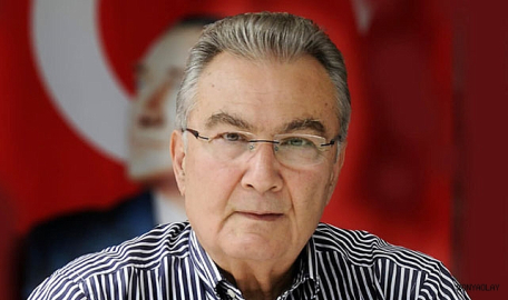22 NİSAN 1999 / DENİZ BAYKAL GENEL BAŞKANLIKTAN İSTİFA ETTİ