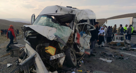 Van’da Feci Kaza: 6 Ölü, 8 Yaralı