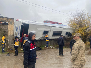 Yalova-Bursa Kara Yolunda Yolcu Otobüsü Devrildi: Ölü ve Yaralı Var
