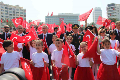 23 Nisan coşkusu İzmir’i kırmızı-beyaza boyadı