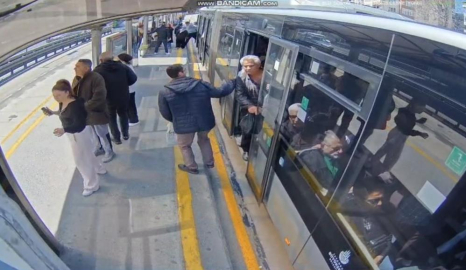 Metrobüs beşik gibi sallandı