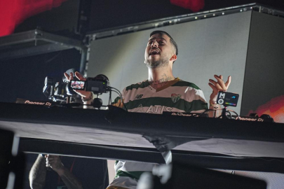 Ünlü DJ sahneye Bursaspor formasıyla çıktı