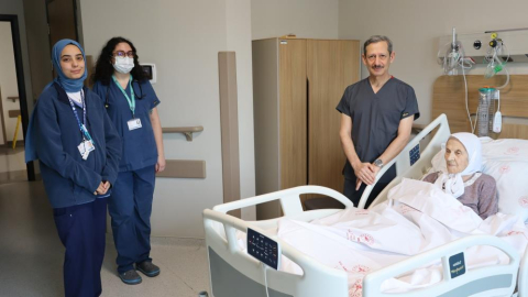104 yaşında kalp kapakçığı değişti