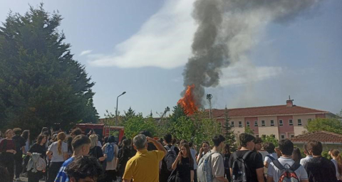 Kocaeli’de Fen Lisesi Yanıyor, Öğrenciler Tahliye Ediliyor