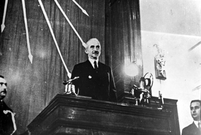 8 MAYIS 1972 / İSMET İNÖNÜ GENEL BAŞKANLIĞI BIRAKTI
