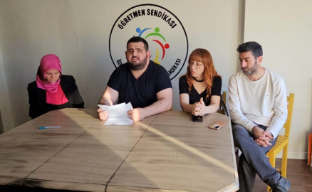 İZMİR'DE ÖĞRETMENLER MAAŞLARINI ALAMIYOR