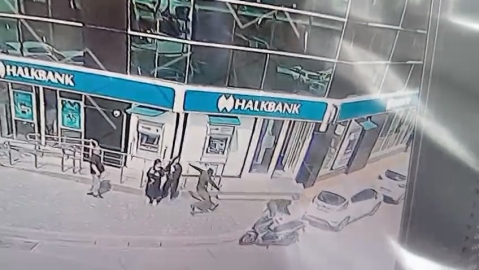 Genç Kadını Sürükleyerek Böyle Kaçırmaya Çalıştılar, Tutuklandılar