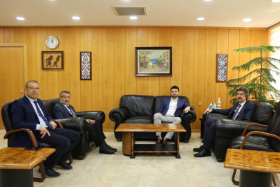 Timsah'ın gözü yükseklerde