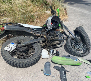 ÇEŞME'DE MOTOSİKLET KAZASI: SÜRÜCÜ HAYATINI KAYBETTİ