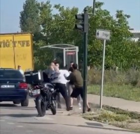 Ana yolu boks ringine çevirdiler