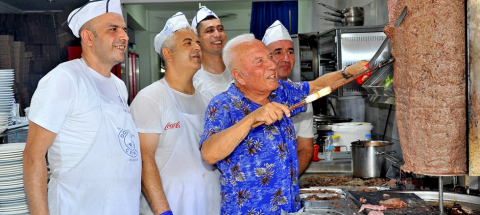 ÇEŞME’DE REKORTMEN PİDECİ