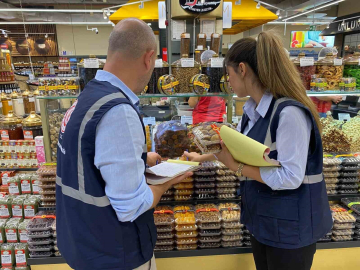 İZMİR’DE BAYRAM ÖNCESİ MARKETLERE FAHİŞ FİYAT DENETİMİ