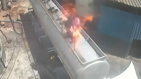 Ağzında Sigara ile Açtığı Tanker Kapağı Bomba Gibi Patladı: O Anlar Kamerada