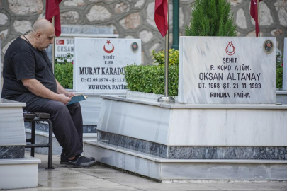 Şehitliklerde bayram hüznü