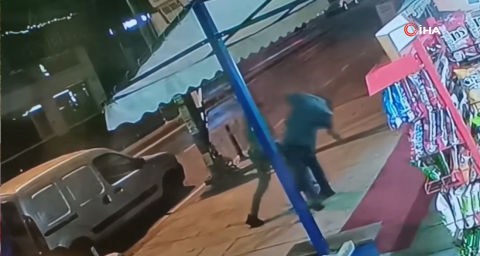 Önce Yumruk Attı, Daha Sonra Kalp Masajı Yaptı: O Anlar Kamerada