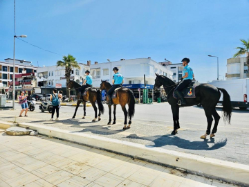 Ayvalık'ta 'dört nala' devriye